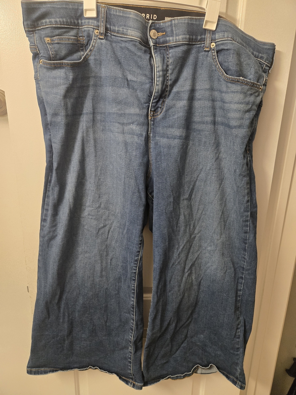 Torrid Wide leg ankle crop light blue jeans used with one loop needing repair